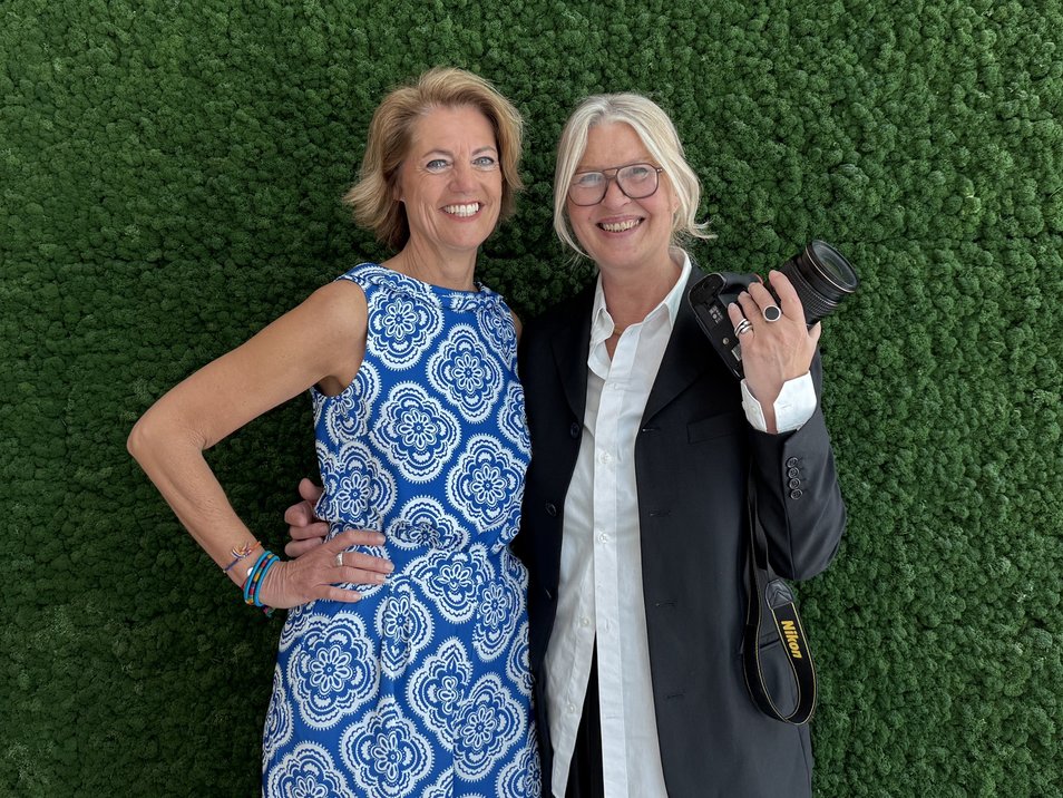 Martina Löwe und Sabine Hauswirth beim Shooting für Loose Tie 2026